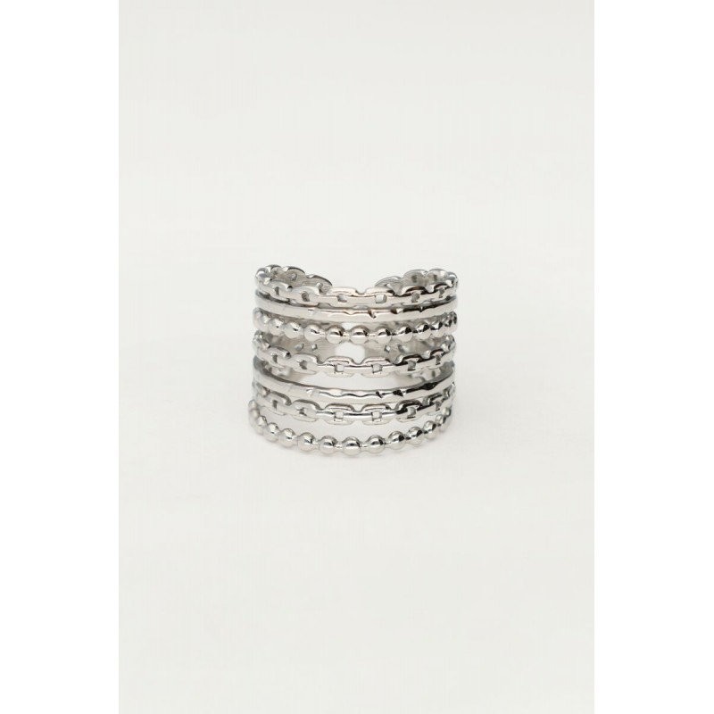 Anillo llamativo encadenado