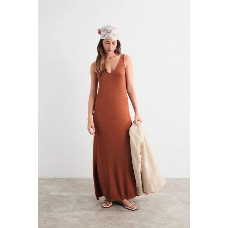 VESTIDO ESCOTE PICO SIN MANGAS Mus&Bombon